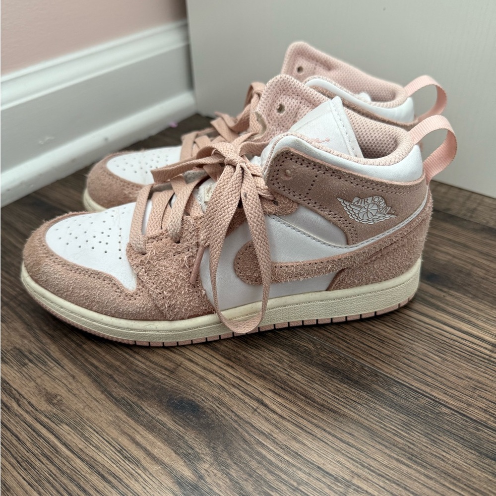 Air Jordan 1 Mid Legend Pink